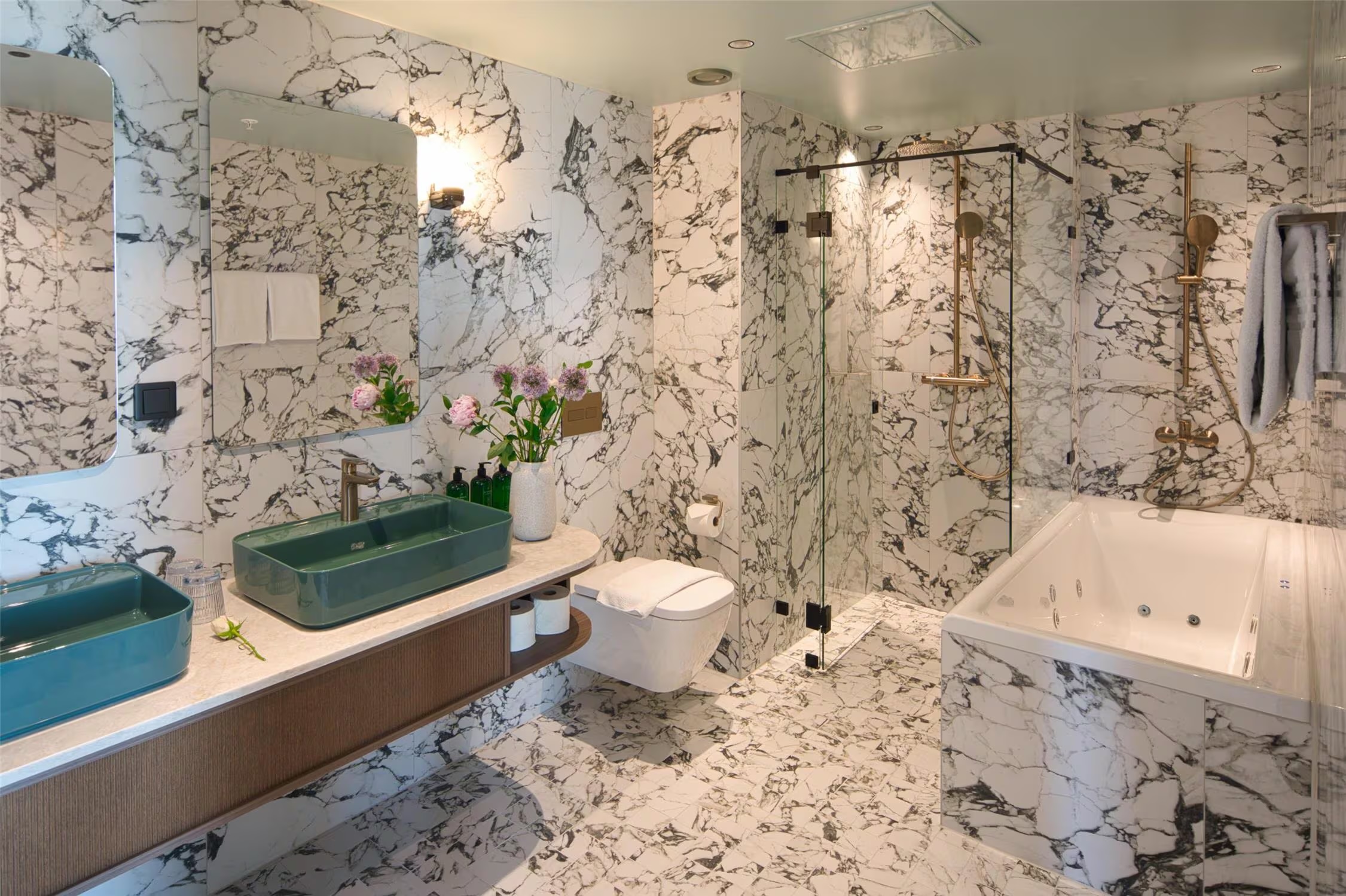 Suite Bathroom, image courtesy of Willow WorldHotels Crafted