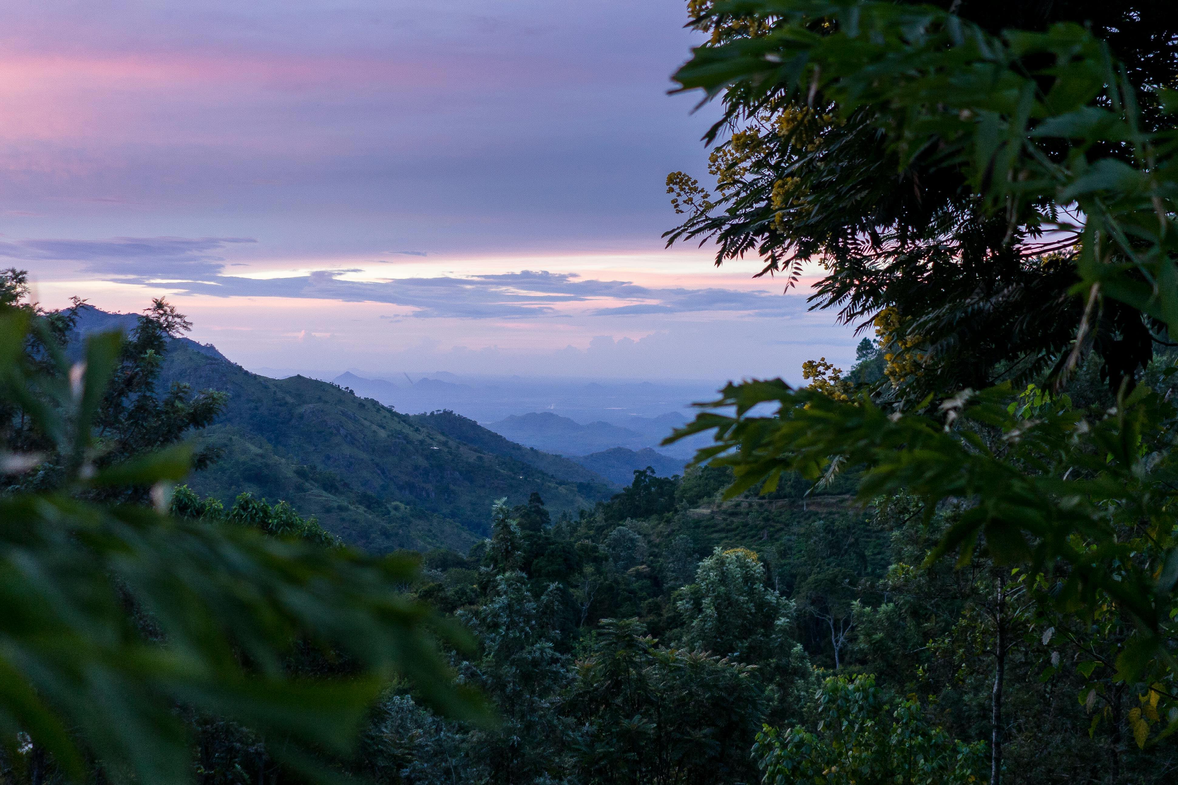 Ella Hiking Views, image courtesy of Uga Ghiri